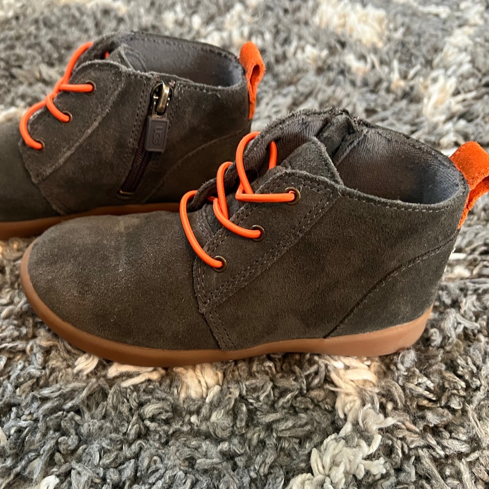 COPY - EUC- Ugg Kristjan Suede Toddler Boots, Olive Green- 11